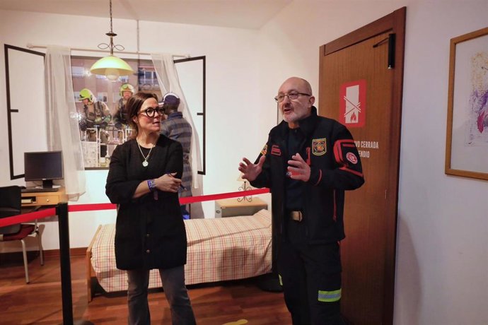 La Escuela Ciudadana de Prevención de Riesgos incorpora una sala inmersiva que recrea fuego en una vivienda