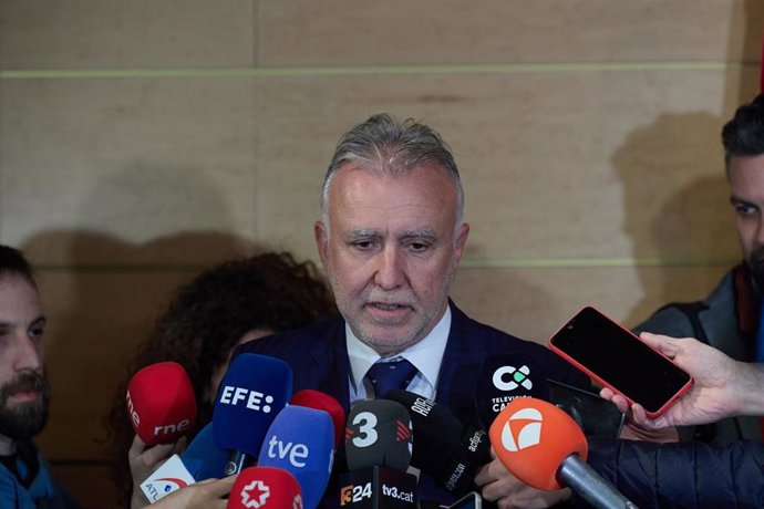 Archivo - El ministro de Política Territorial, Ángel Víctor Torres, ofrece declaraciones a los medios , a 10 de marzo de 2025, en Madrid (España).
