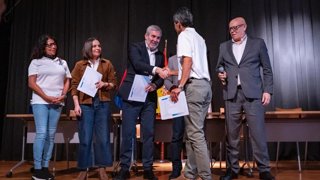 El presidente Fernando Clavijo entrega los certificados a quince alumnos de la Escuela de Cuidados del proyecto Rural Domus