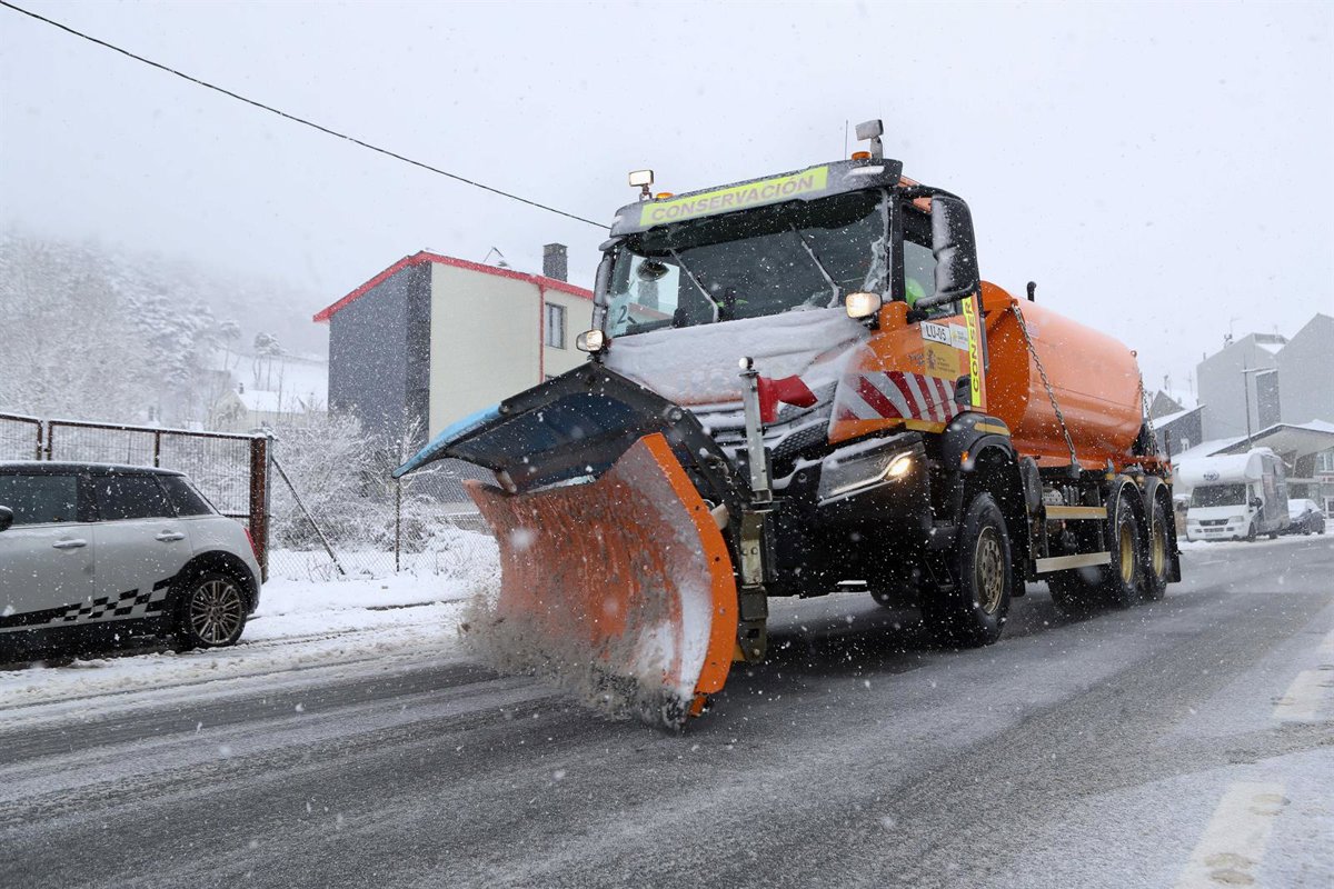 Transportes activa 541 quitanieves y 110.065 toneladas de fundentes en noroeste peninsular ante la llegada de Oriana