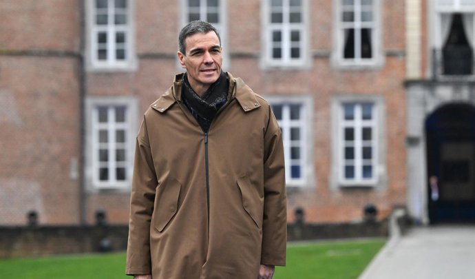 El presidente del Gobierno, Pedro Sánchez, a su llegada al retiro de líderes de la UE convocado por el presidente del Consejo, António Costa.