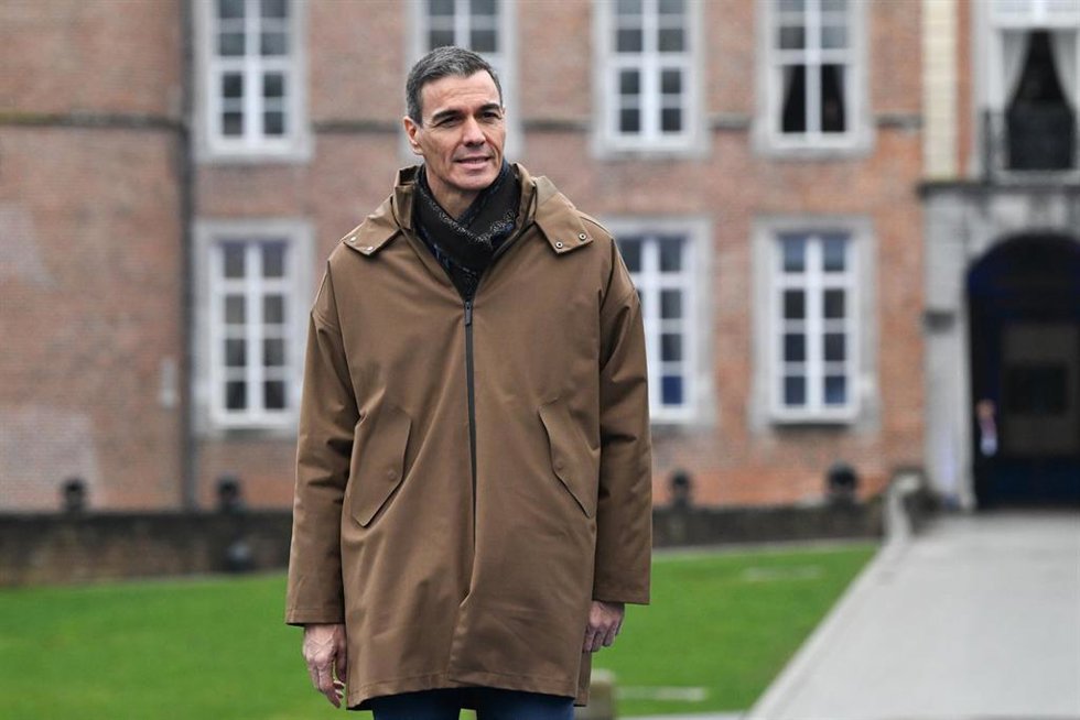 El presidente del Gobierno, Pedro Sánchez, a su llegada al retiro de líderes de la UE convocado por el presidente del Consejo, António Costa.