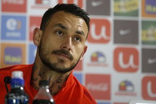 Futbol, conferencia de prensa de la seleccion chilena El jugador de la seleccion chilena Mauricio Pinilla habla con los medios de comunicacion durante la conferencia de prensa realizada en el complejo deportivo Fernando Riera de Santiago,