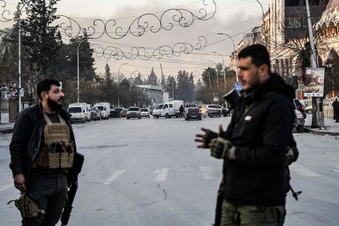 Archivo - 07 January 2026, Syria, Aleppo: Syrian government soldiers are deployed near the Sheikh Maqsoud and Ashrafieh neighborhoods of Aleppo, following renewed clashes between Kurdish forces and government troops. The Syrian interim government in Damas