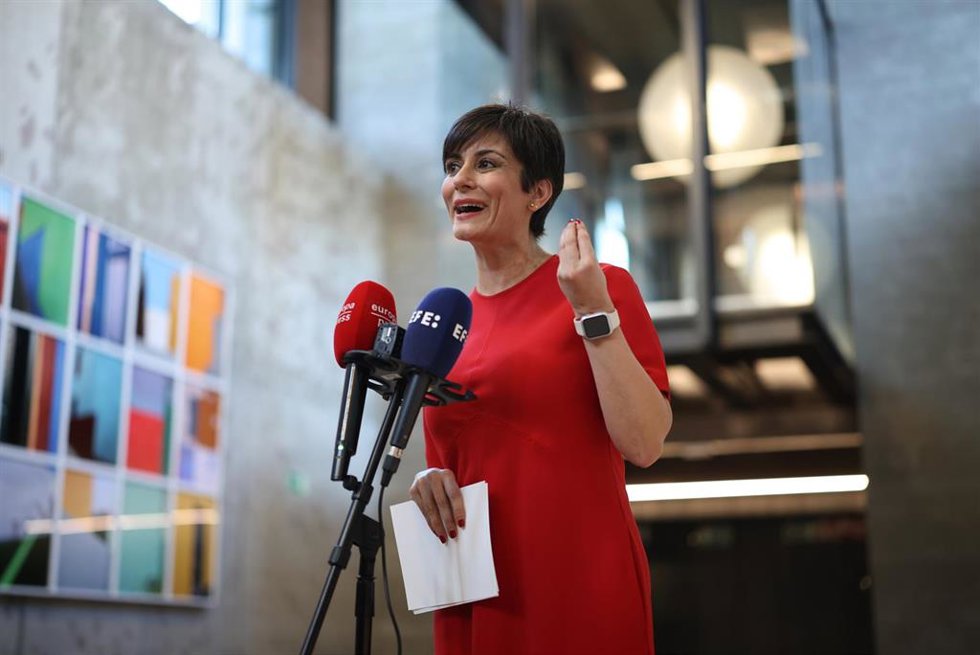 La ministra de Vivienda y Agenda Urbana,  Isabel Rodríguez, comparece ante los medios de comunicación tras mantener un encuentro con proveedores sociales de vivienda, en el Aulario de La Casa de la Arquitectura, a 12 de febrero de 2026, en Madrid (Españ