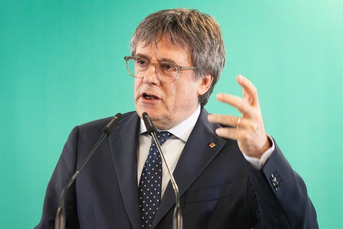 Archivo - El presidente de Junts, Carles Puigdemont, durante una rueda de prensa, en el espacio Les 5 Éléments, a 27 de octubre de 2025, en Perpignan (Francia).