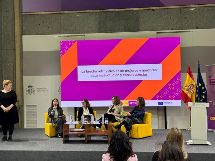 Acto de presentación del acto 'La brecha retributiva entre mujeres y hombres: causas, evolución y consecuencias'