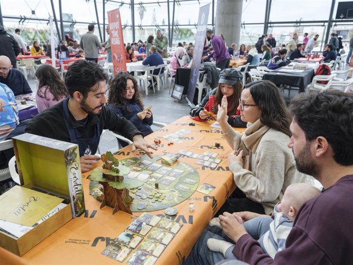 Joc&Rol, el punto de encuentro intergeneracional en torno al ocio creativo, vuele al Salón del Cómic de València