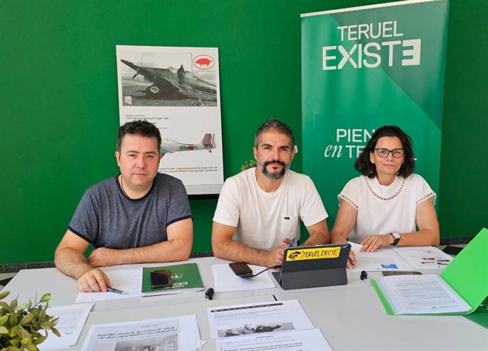 Archivo - Los concejales de Teruel Existe en Calamocha: Antonio Abad, Nieves Sánchez y José María Hernández.