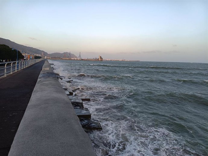 Olas en la costa vizcaína