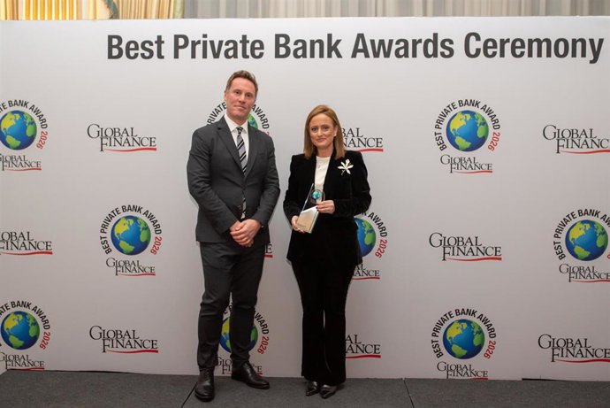 Momento de la entrega del premio.