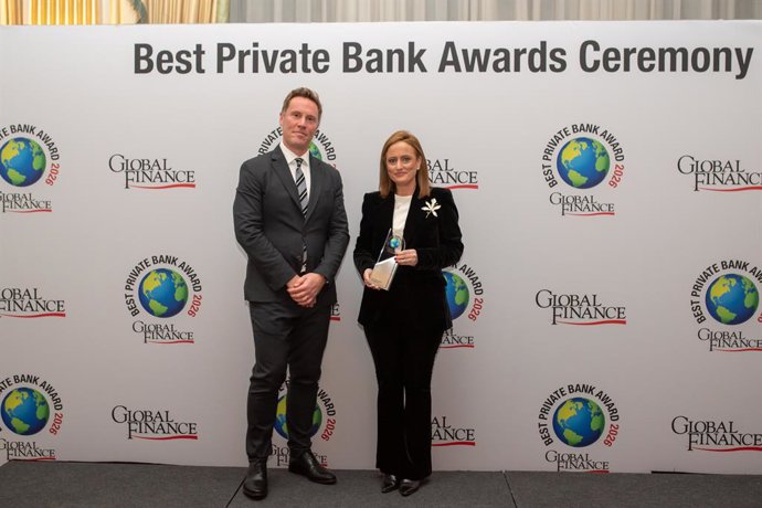 Momento de la entrega del premio.