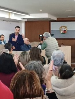 El alcalde de Garrucha (Almería), Álvaro Ramos, tras ser elegido en el pleno de investidura.
