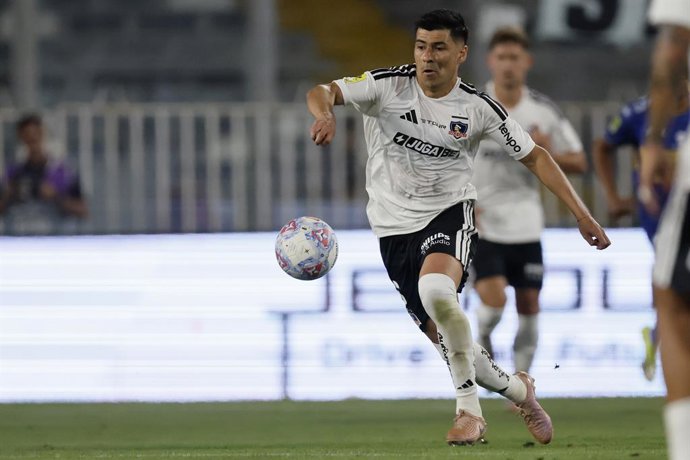 Futbol, Colo Colo vs Everton. Fecha 2, Liga de Primera 2026. El jugador de Colo Colo Tomas Alarcon es fotografiado durante el partido de primera division contra Everton disputado en el estadio Monumental de Santiago, Chile. 07/02/2026 Andres