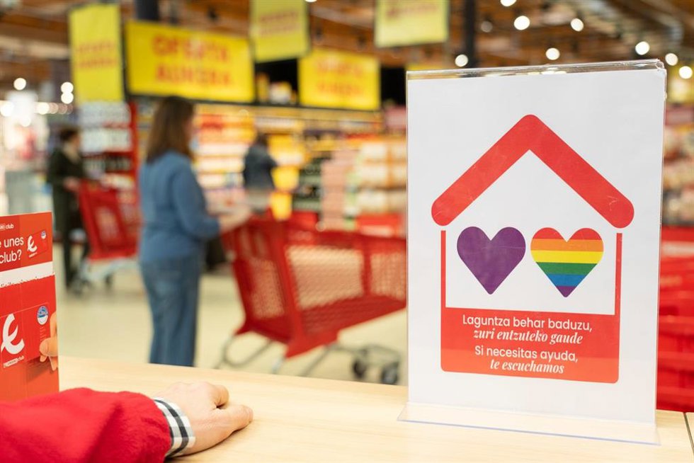 Punto Refugio Frente A La Violencia De Género Y Las Agresiones Al Colectivo LGTBI+ En El Hipermercado Eroskii Artea.