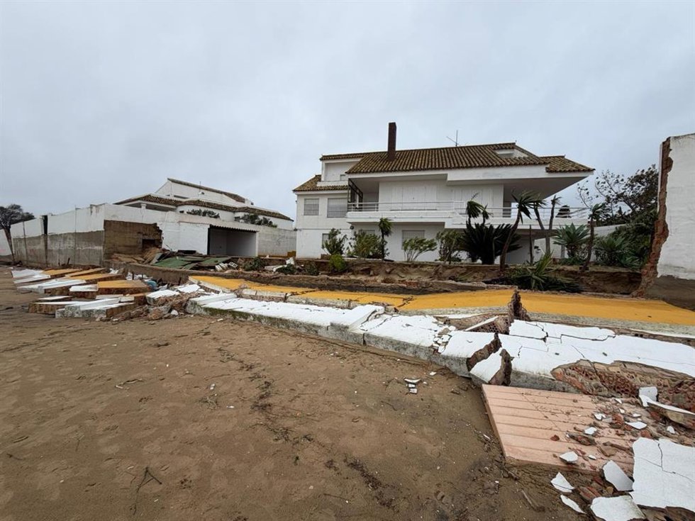 Destrozos ocasionados por la borrasca Leonardo en El Portil.