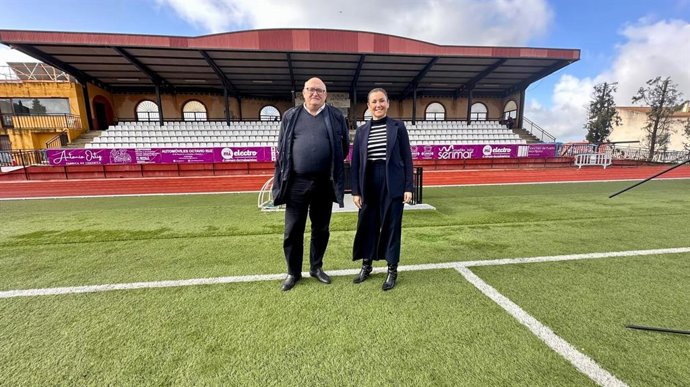 Raquel López y Jorge Jiménez, en el polideportivo de La Rambla.