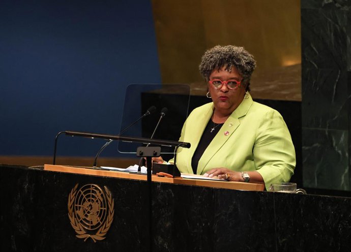 Archivo - September 26, 2025, New York, New York, USA: Barbados Prime Minister MIA AMOR MOTTLEY speaks during the General Debate at UNGA80, marking 80 years since the founding of the United Nations. While leaders highlighted urgent global crises and the n