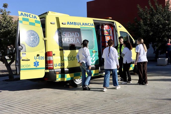 Ambulancia para prácticas de la UAL.