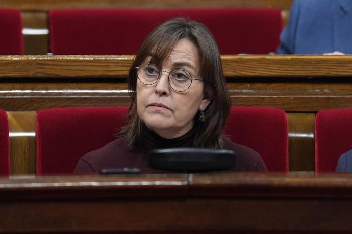 La portavoz del Govern, Sílvia Paneque, durante un pleno en el Parlament de Cataluña, a 12 de febrero de 2026, en Barcelona, Cataluña (España).
