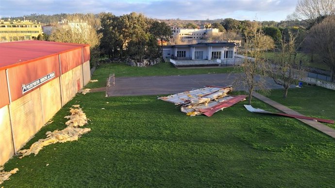 Cubierta del CEIP Valdellera de Posada de Llanes.