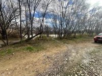 Los bomberos de Zaragoza vigilan y balizan los caminos cercanos al río Gállego ante la crecida del cauce