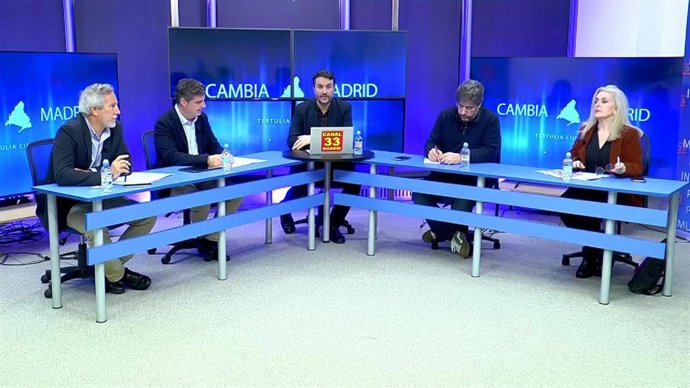 El concejal y presidente del distrito de Barajas por el PP, Juan Peña; el edil de Más Madrid Miguel Montejo por Más Madrid; la concejala socialista Ana Lima; y el edil Ignacio Ansaldo de Vox, en la tertulia de Canal 33 TV.