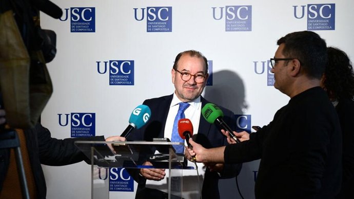 Archivo - El rector de la USC, Antonio López, en rueda de prensa, a 6 de noviembre de 2025.