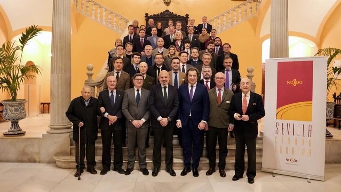 Foto familiar del I Encuentro de Aficionados Taurinos.