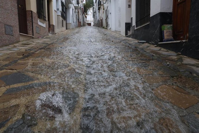 Desbordamiento del río y movimientos de tierra en Ubrique. 