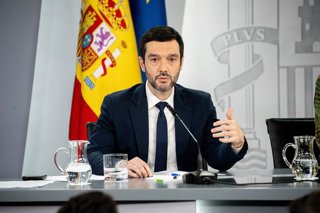 El ministro de Derechos Sociales, Consumo y Agenda 2030, Pablo Bustinduy, durante una rueda de prensa tras la reunión del Consejo de Ministros, a 10 de febrero de 2026, en Madrid (España)
