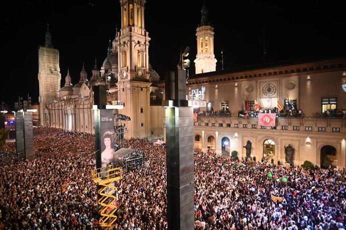 Archivo - Pregón de inicio de las Fiestas del Pilar, desde el balcón del Ayuntamiento de Zaragoza en 2025