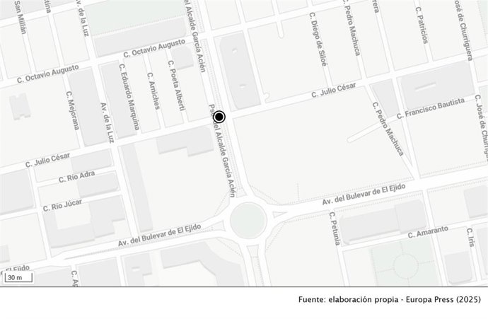 Paseo Alcalde García Acién en esquina con calle Julio César, donde se ha producido el atropello en El Ejido (Almería).