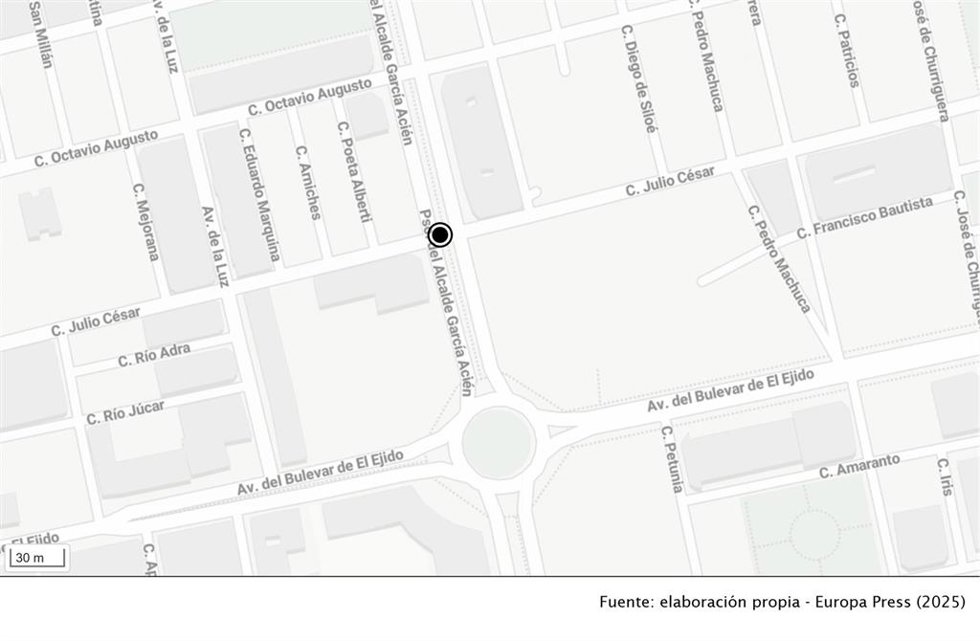 Paseo Alcalde García Acién en esquina con calle Julio César, donde se ha producido el atropello en El Ejido (Almería).