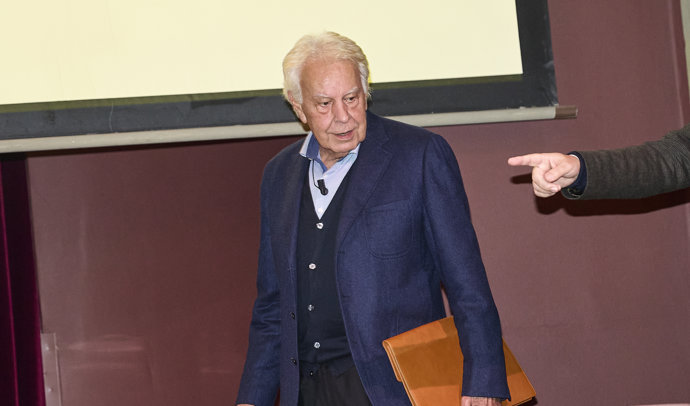 El expresidente del Gobierno Felipe González durante los Desayunos del Ateneo, a 10 de febrero de 2026, en Madrid (España).