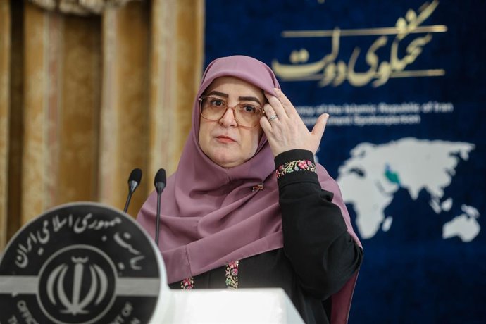 Archivo - October 21, 2025, Tehran, Iran: Fatemeh Mohajerani, spokesperson of the Iranian government speaks during her weekly press conference.