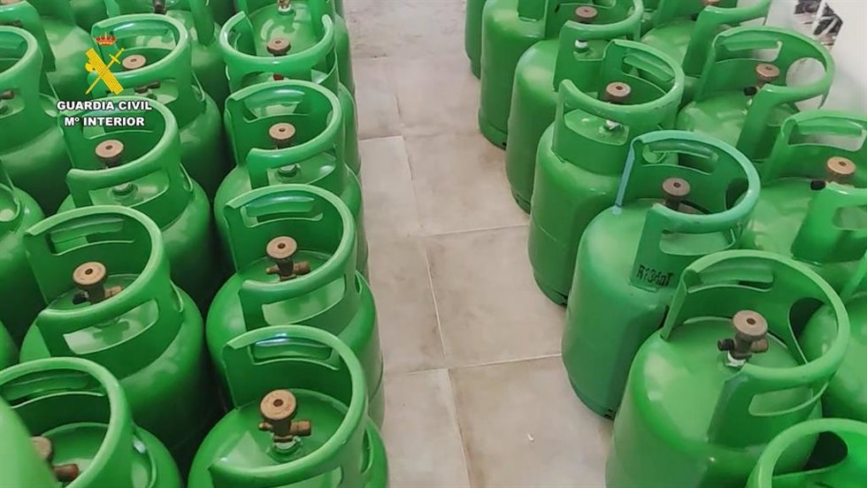 Contenedores de gases fluorados intervenidos por el Seprona de Cuenca en la operación 'Gasmot'.
