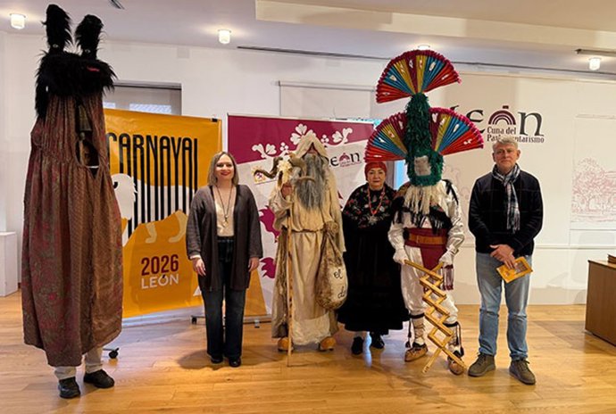 La concejala de Fiestas, Camino Orejas, en la presentación de la programación de Carnaval 2026.