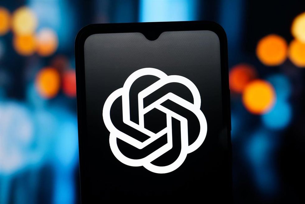 Archivo - October 22, 2025, Canada: In this photo illustration, the ChatGPT AI (OpenAI) logo is seen displayed on a smartphone screen.