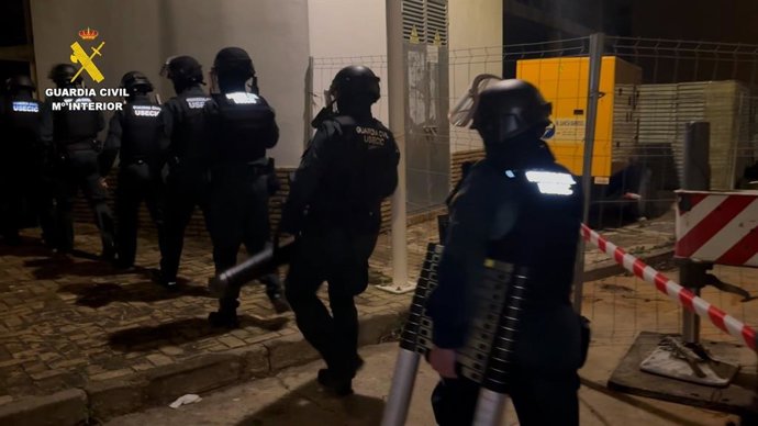 Agentes de la Guardia Civil durante la operación 'Ánfora'.