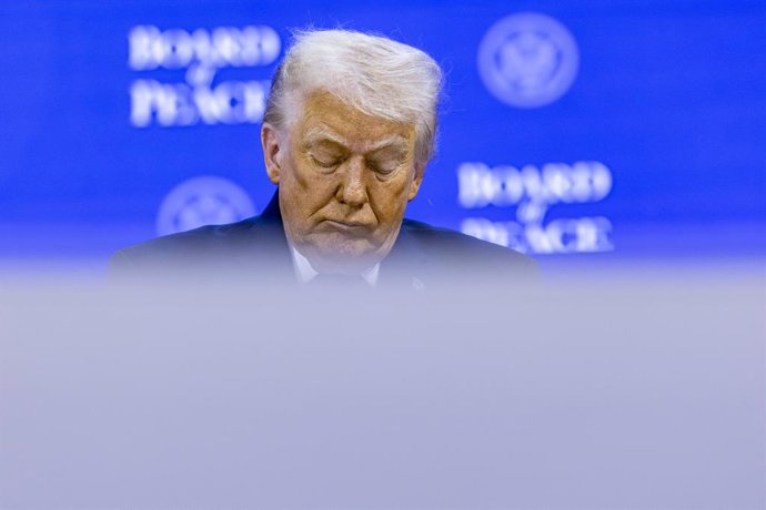 HANDOUT - 22 January 2026, Switzerland, Davos: US President Donald Trump attends the "Board of Peace" initative at the World Economic Forum Annual Meeting in Davos. Photo: Benedikt von Loebell/World Economic Forum/dpa - ATTENTION: editorial use only and o