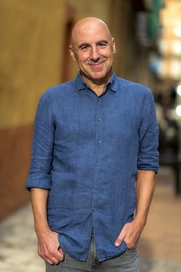 Archivo - Silvestre Vilaplana guanya el 45é Premi Enric Valor amb una novel·la sobre l'addicció al joc entre joves