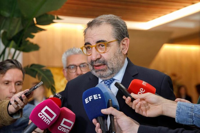 Archivo - El consejero de Sanidad de Castilla-La Mancha, Jesús Fernández Sanz,  a su llegada al Pleno del Consejo Interterritorial de Sanidad.