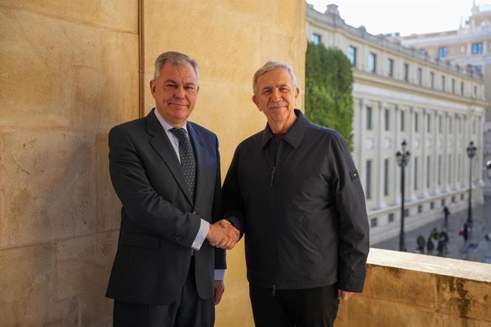 El alcalde de Sevilla, José Luis Sanz, y el alcalde de Ankara (Turquía), Mansur Yavas.