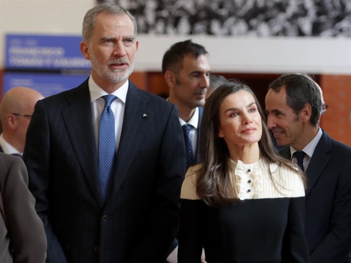 El rey Felipe VI y la reina Letizia visitan la exposición “In Memoriam Tomás y Valiente. 1996-2026” en la Universidad Autónoma de Madrid