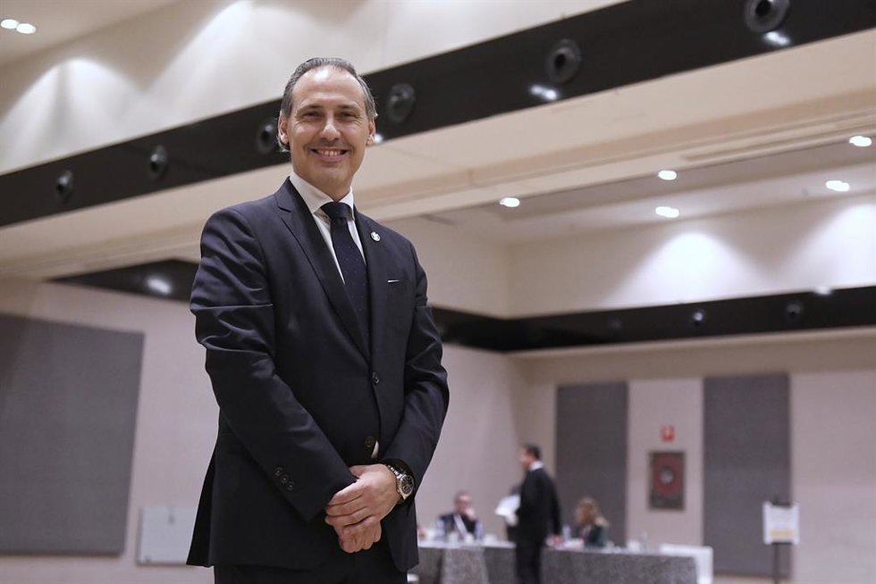 Archivo - El representante de Compromiso Abogacía, Eugenio Ribón, durante las elecciones a la Junta de Gobierno del Colegio de la Abogacía de Madrid (ICAM), en el Hotel Novotel Madrid Center, a 20 de diciembre de 2022, en Madrid (España). Más de 74.000 