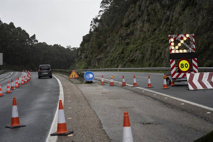Corte de la autopista AG-57 desde el km 15 al 17 en sentido Baiona, a 10 de febrero de 2026, en Gondomar, Pontevedra, Galicia (España)