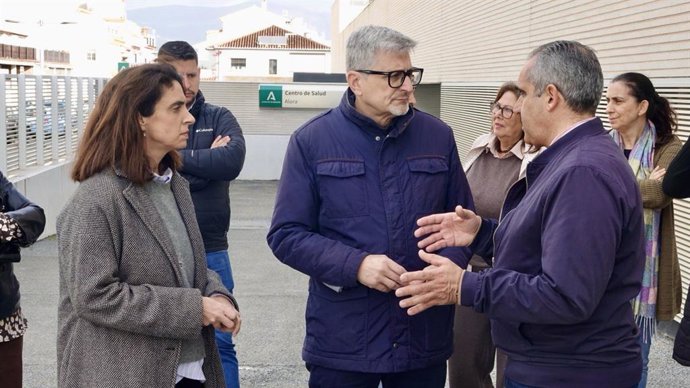 El secretario general del PSOE de Málaga, Josele Aguilar, visita Álora junto al alcalde, Francisco Martínez.