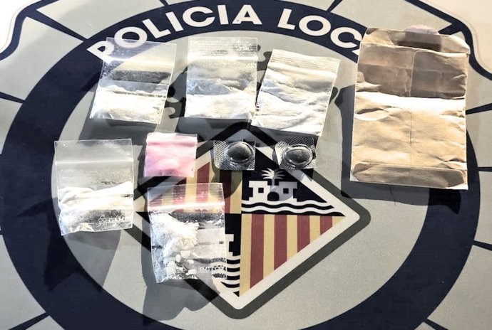 Intervienen varias drogas y medicamentos a un grupo de jóvenes en el polígono de Son Rossinyol