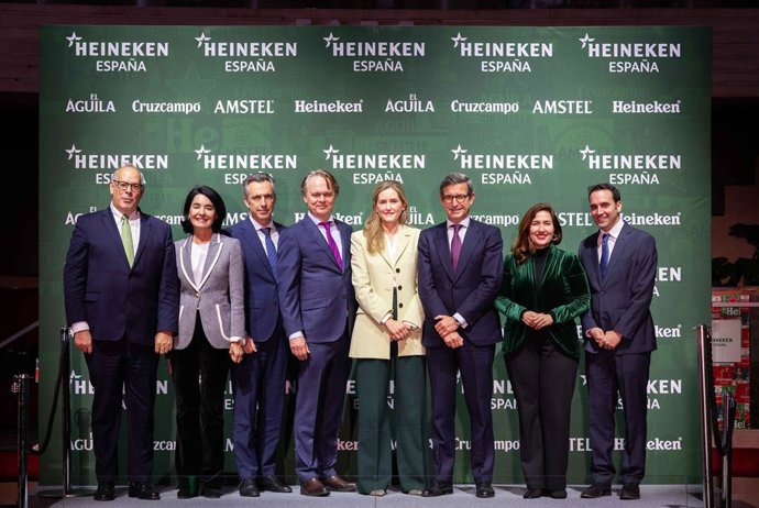 Mario Ruiz-Tagle, CEO de Iberdrola España; Carmen Ponce, directora de Asuntos Corporativos de HEINEKEN España; Carlos Novillo, consejero de Medio Ambiente de C. Madrid; Etienne Strijp, presidente de HEINEKEN España, Sara Aagesen, vicepresidenta tercera